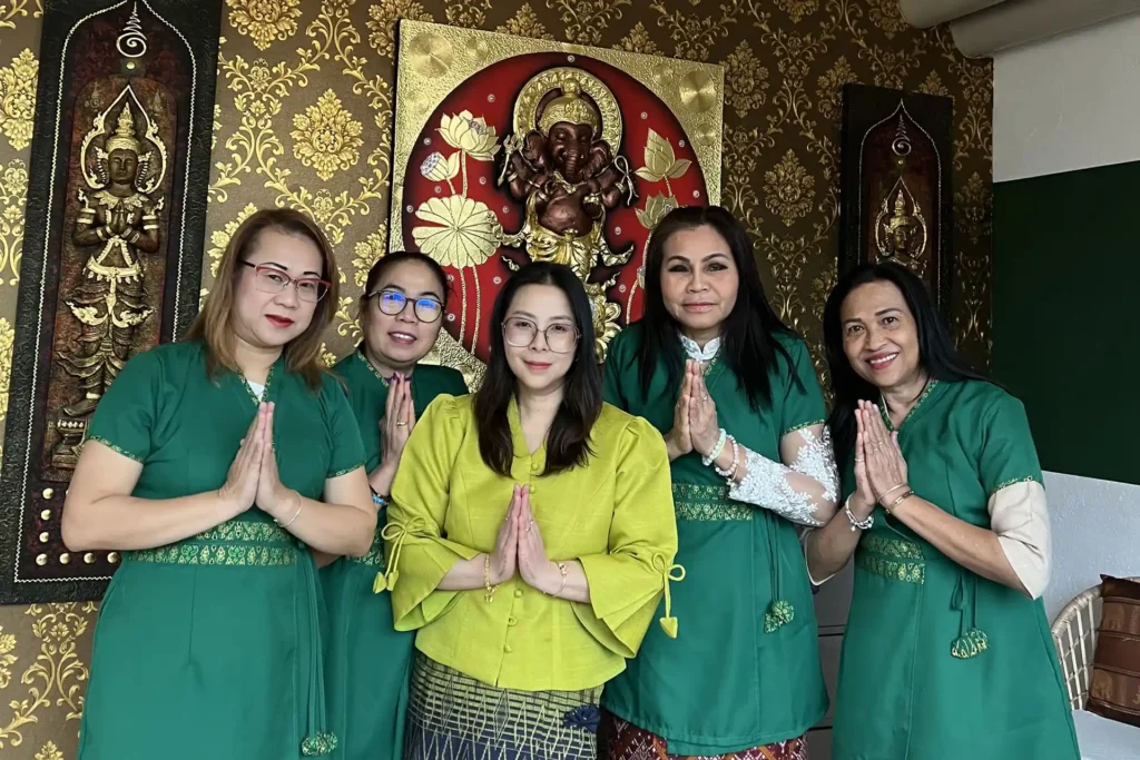 erawan-thai-massage-team